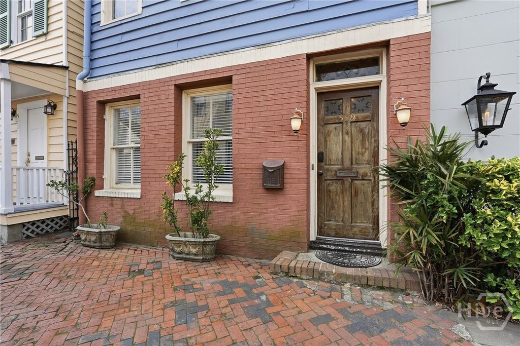 Photo of 509 E York Street, Savannah, GA 31401 (MLS # SA348986)