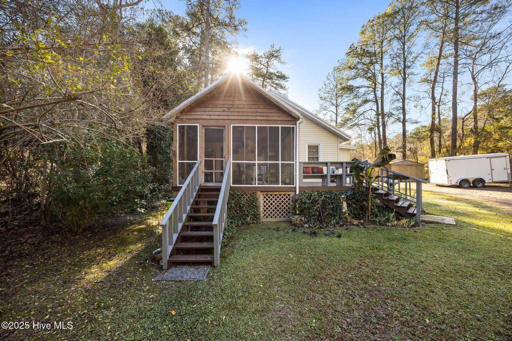 Photo of 104 Pattswood Road, New Bern, NC 28560 (MLS # 100545072)