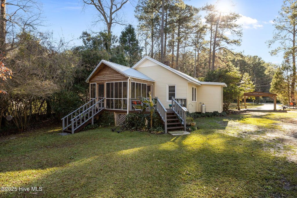 Photo of 104 Pattswood Road, New Bern, NC 28560 (MLS # 100545072)