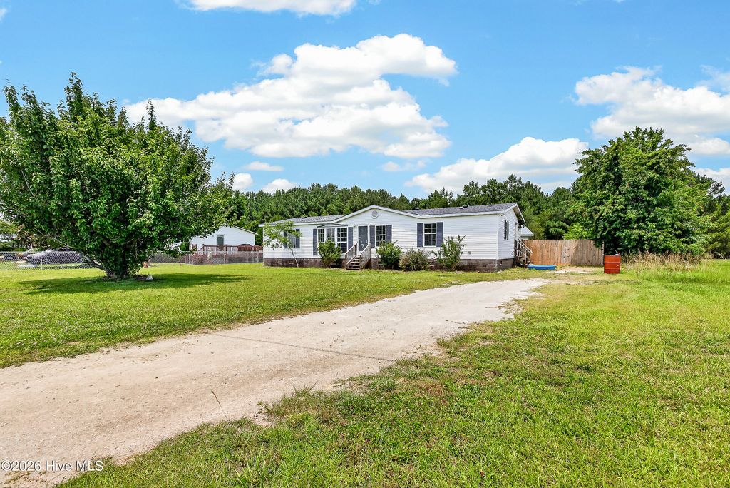 Photo of 2676 White Oak River Road, Maysville, NC 28555 (MLS # 100580605)