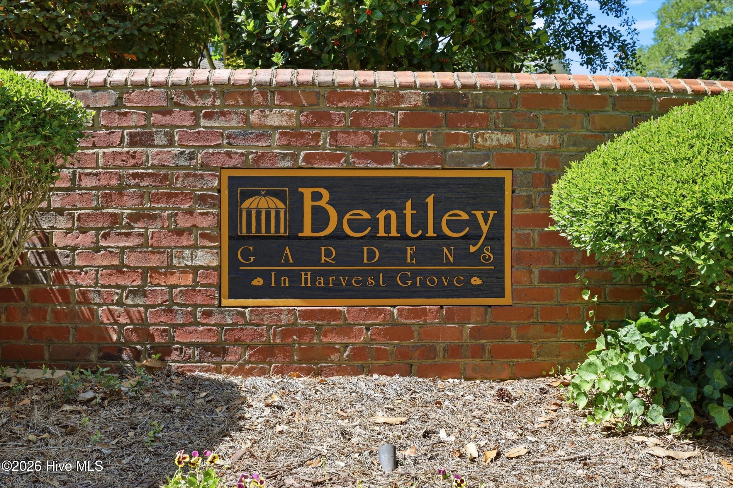 5815 Bentley Gardens Lane