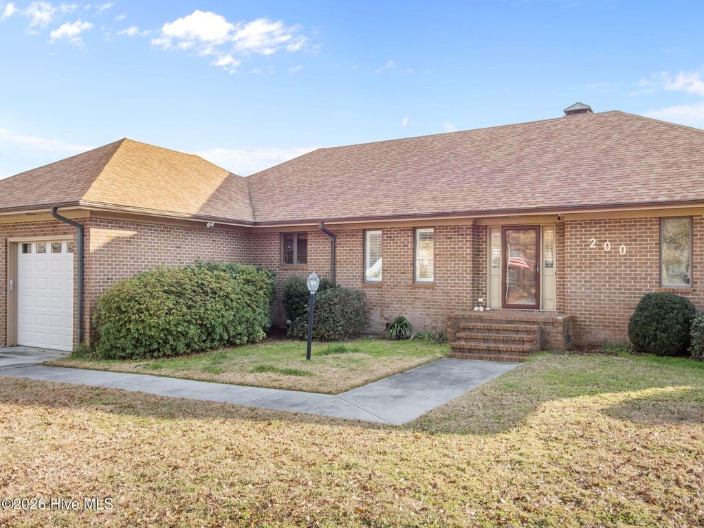 Photo of 200 Pelican Drive, Newport, NC 28570 (MLS # 100554182)