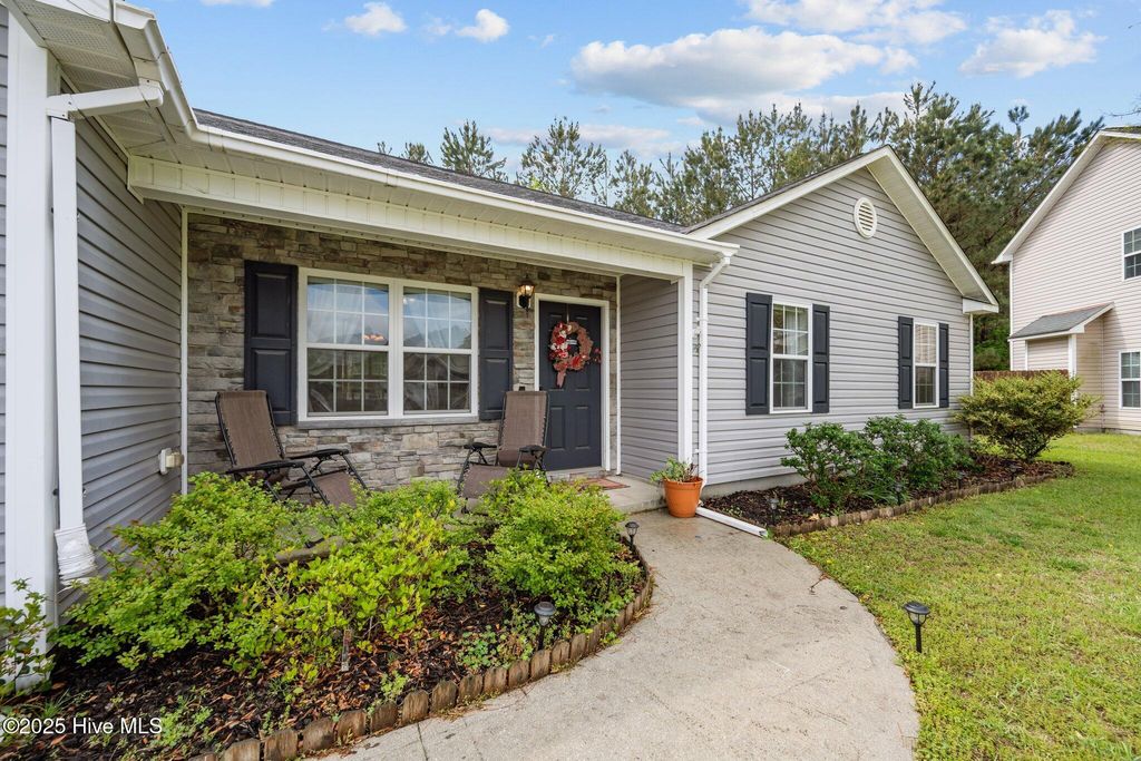 Photo of 1006 Hollyfield Court, Jacksonville, NC 28546 (MLS # 100557104)