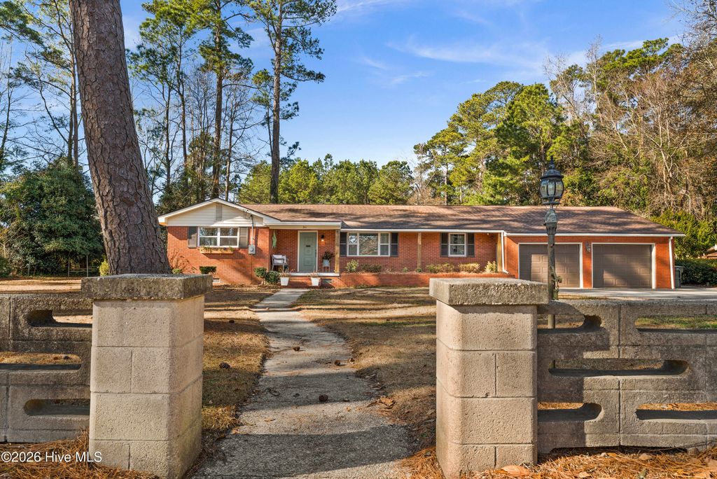 Photo of 241 Oak Street, Wallace, NC 28466 (MLS # 100547407)