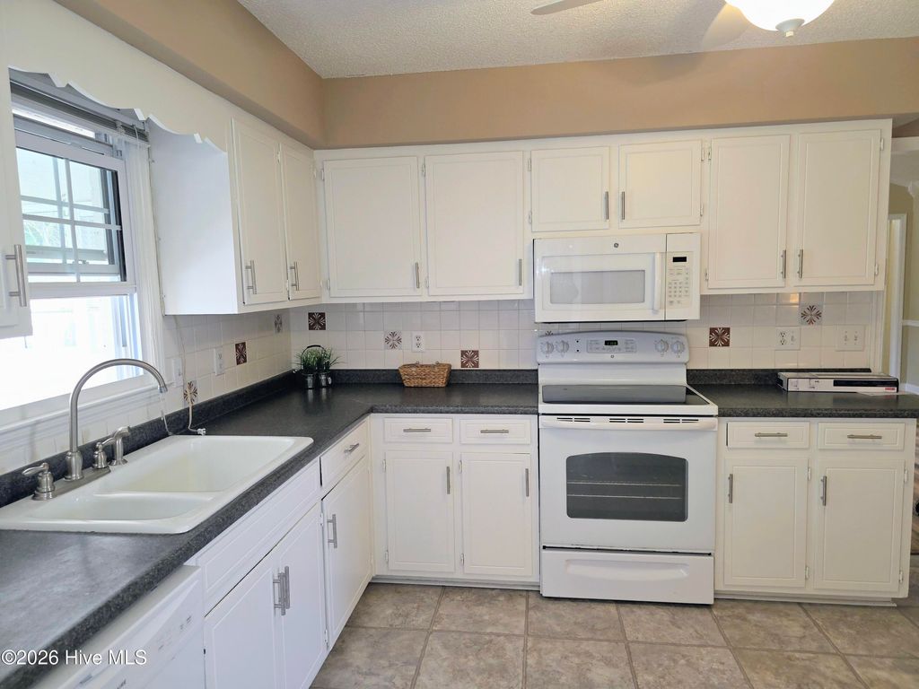 Photo of 709 Plantation Drive, New Bern, NC 28562 (MLS # 100551611)