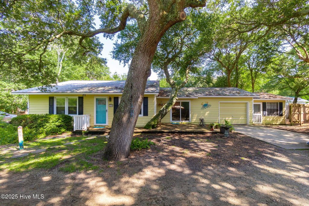 Photo of 110 Holly Road, Pine Knoll Shores, NC 28512 (MLS # 100525431)