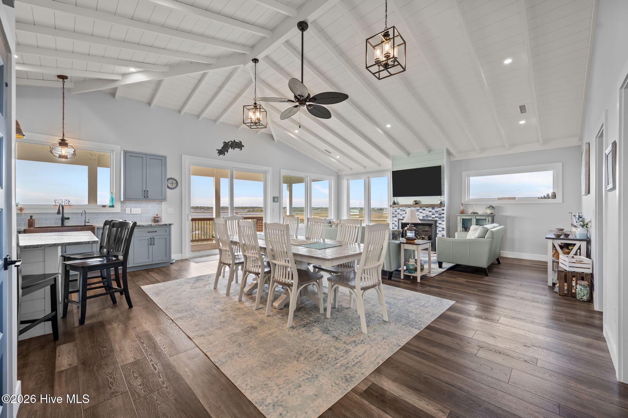 1207 S Topsail Drive