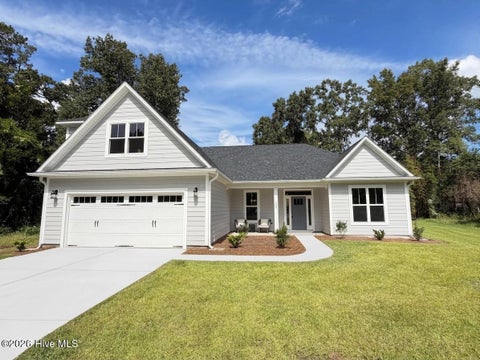 Homes For Sale - 122 Live Oak Circle<br/> Lake Waccamaw, NC 28450