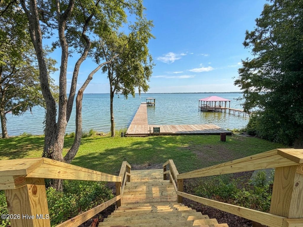 Photo of 122 Live Oak Circle, Lake Waccamaw, NC 28450 (MLS # 100562704)
