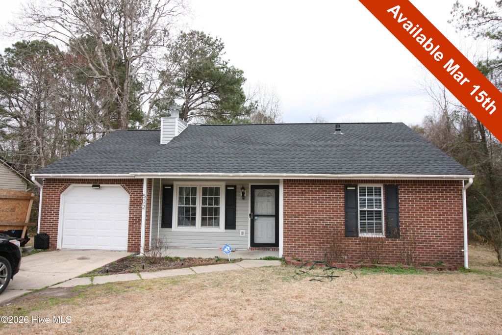 Photo of 502 Regalwood Drive, Jacksonville, NC 28546 (MLS # 100558513)