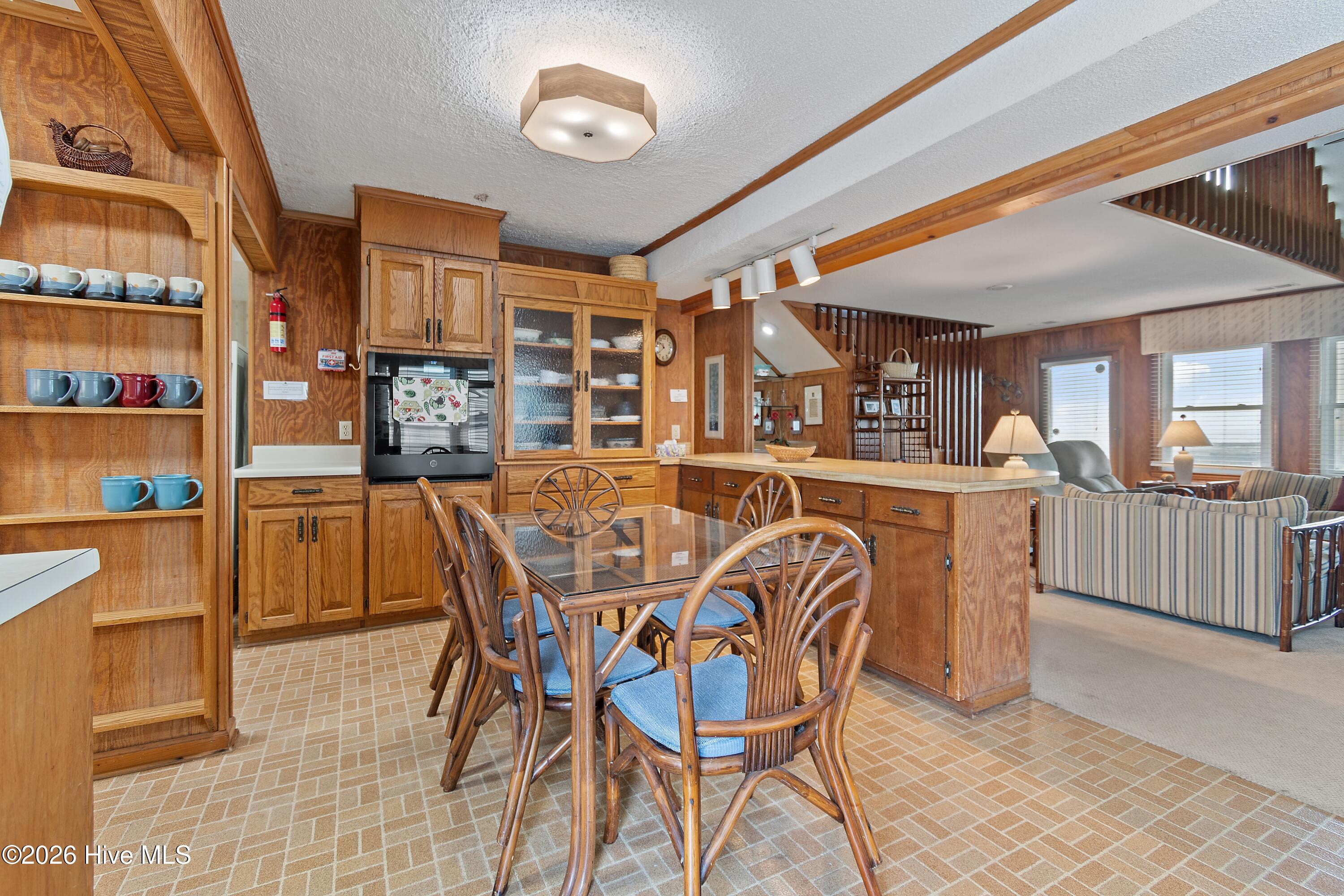 1099 Ocean Boulevard W