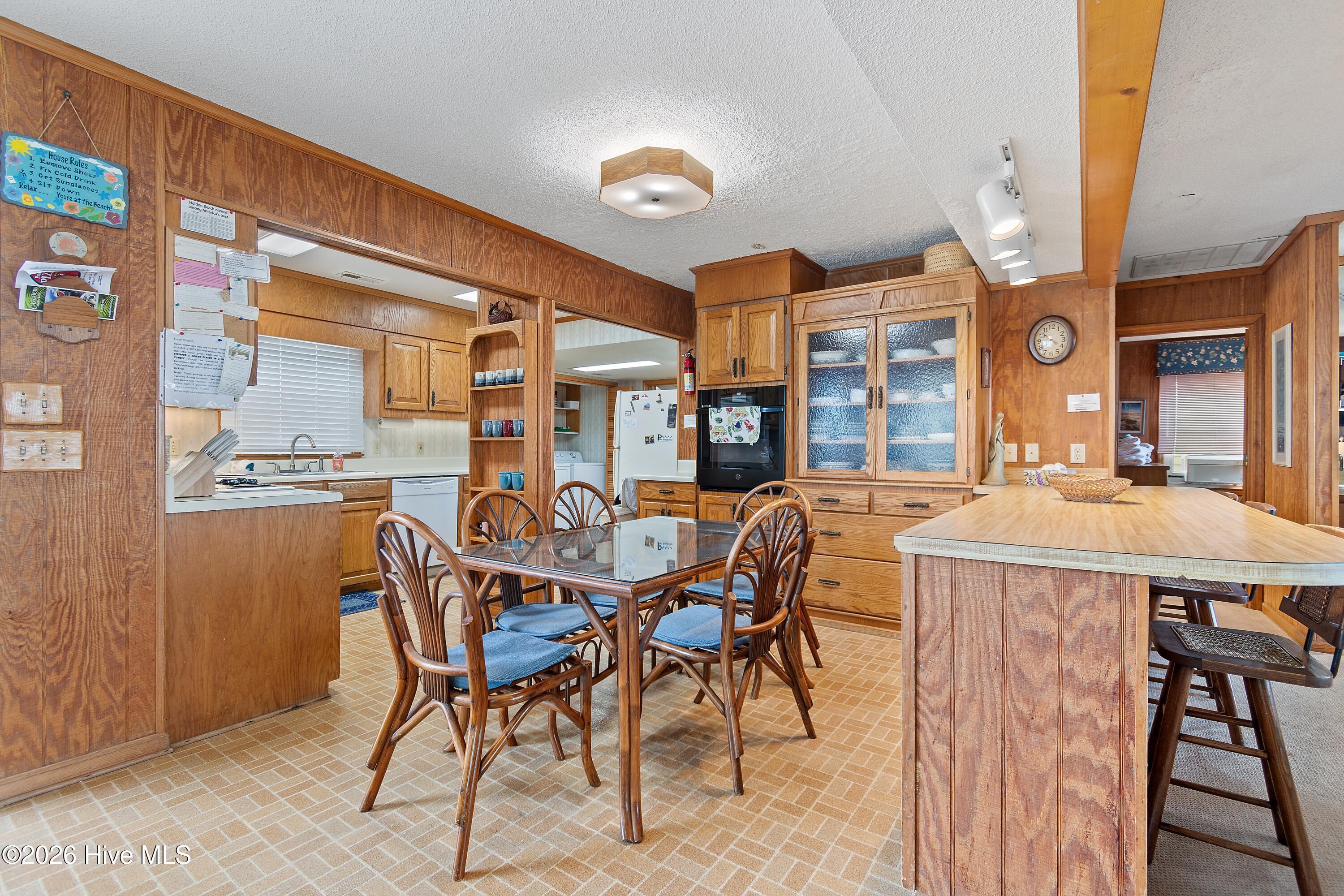 1099 Ocean Boulevard W