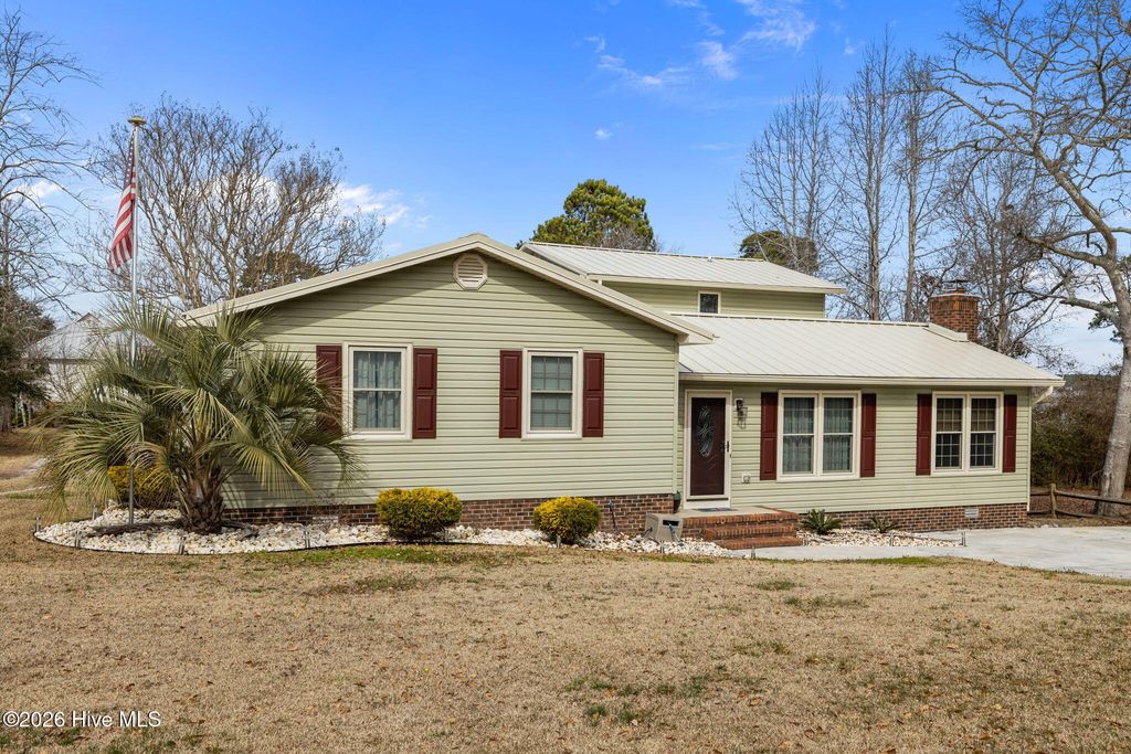 Photo of 19 Arrowhead Drive, Hubert, NC 28539 (MLS # 100558947)