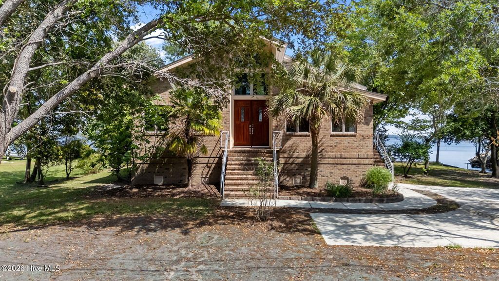 Photo of 401 Harbor Drive, New Bern, NC 28560 (MLS # 100567225)