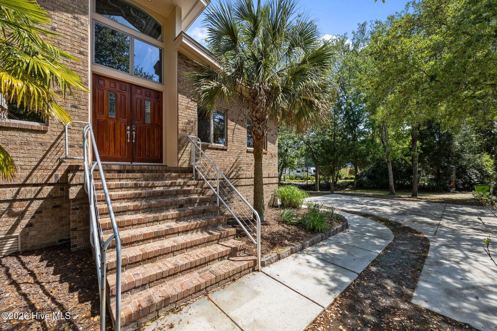 Photo of 401 Harbor Drive, New Bern, NC 28560 (MLS # 100567225)