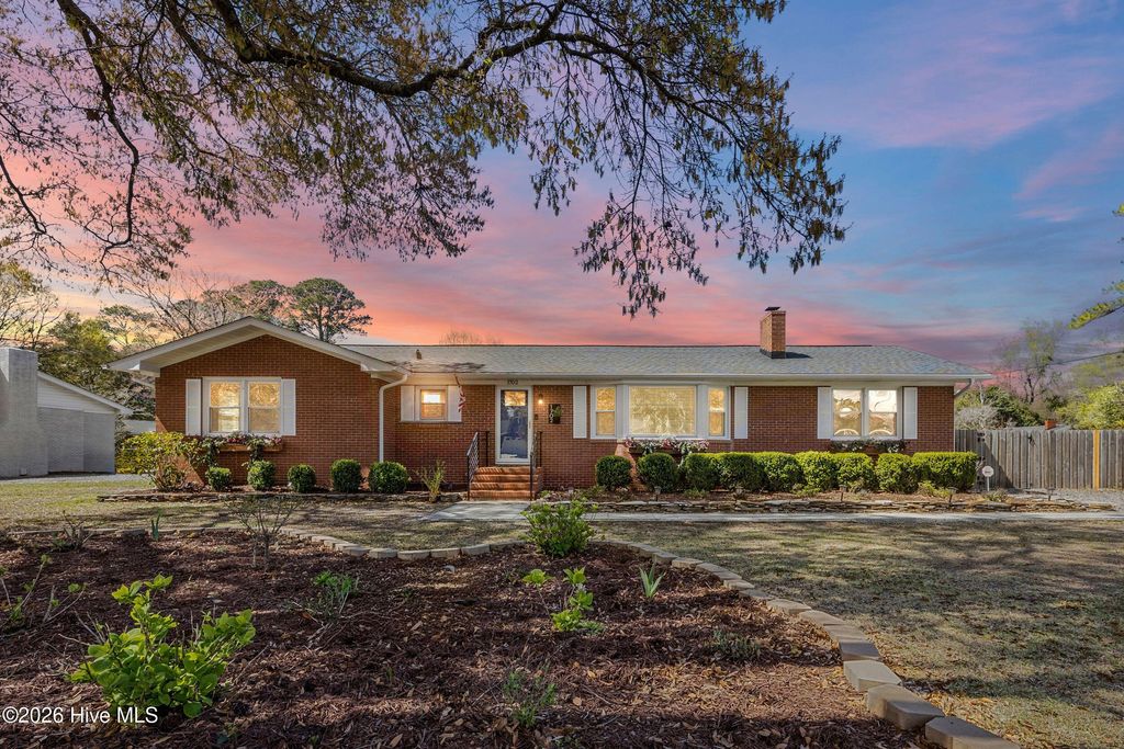 Photo of 1702 Lincoln Road, Wilmington, NC 28403 (MLS # 100561764)