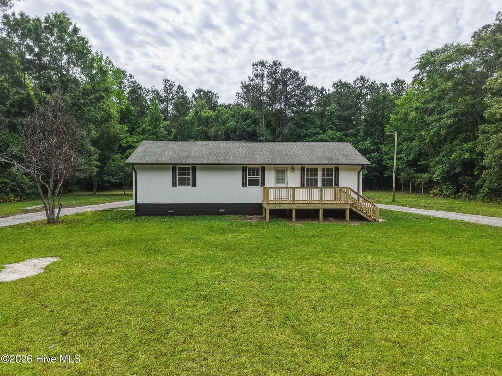 Photo of 206 Village Drive, Beaufort, NC 28516 (MLS # 100571052)