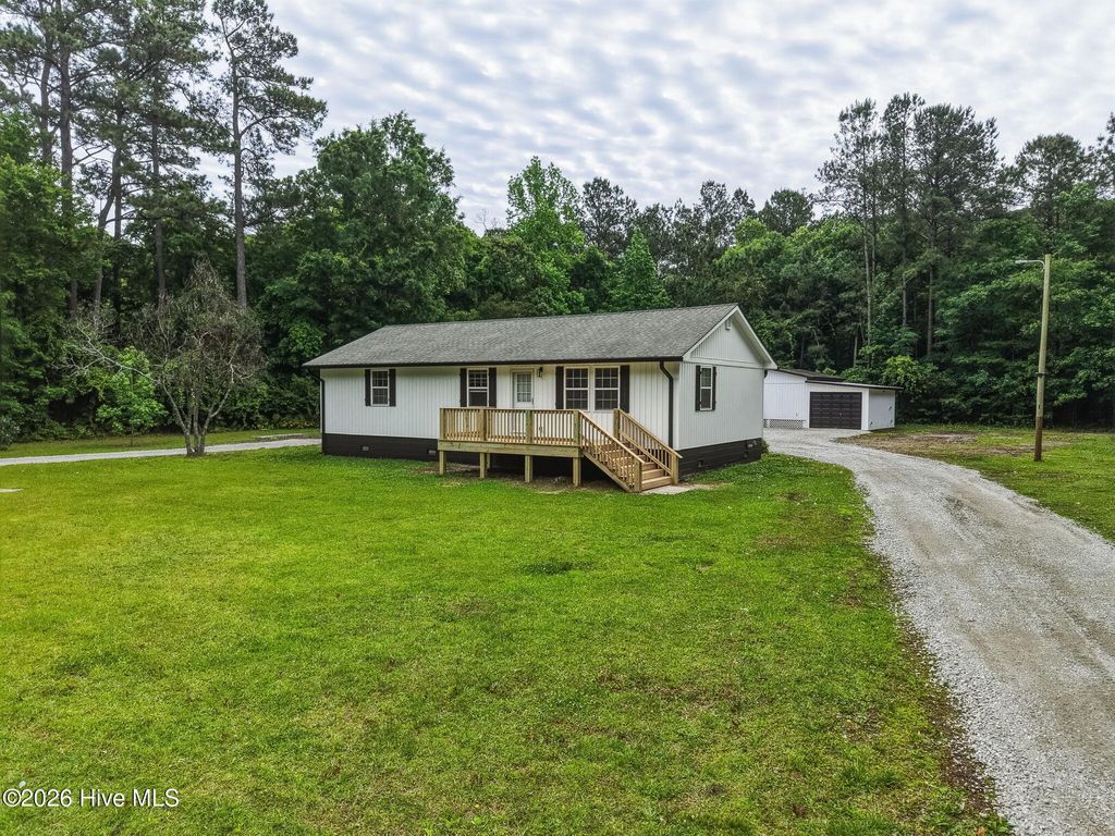 Photo of 206 Village Drive, Beaufort, NC 28516 (MLS # 100571052)