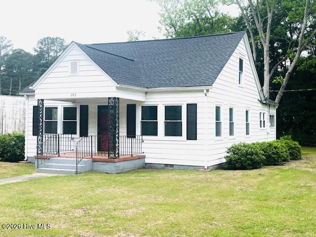 Photo of 203 Allen Street, Elizabethtown, NC 28337 (MLS # 100553224)
