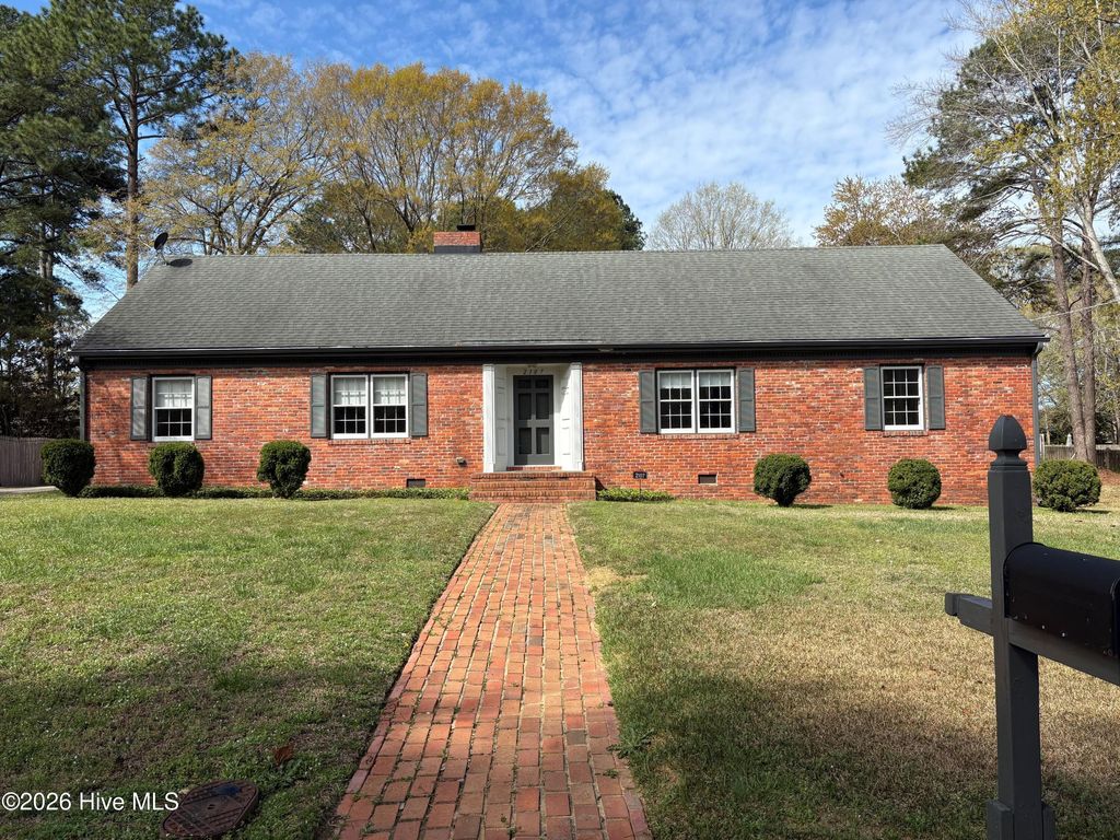 Photo of 2107 Somerset Drive N, Wilson, NC 27893 (MLS # 100561245)