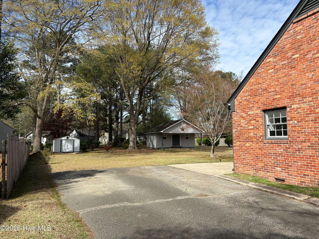 Photo of 2107 Somerset Drive N, Wilson, NC 27893 (MLS # 100561245)