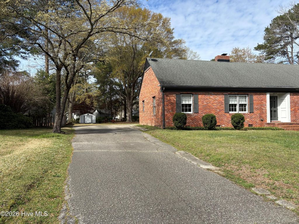 Photo of 2107 Somerset Drive N, Wilson, NC 27893 (MLS # 100561245)