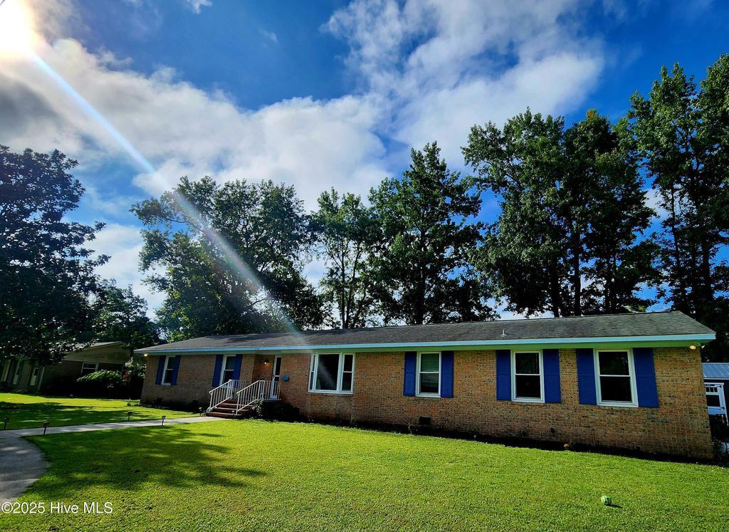 Photo of 200 Stratford Road, Havelock, NC 28532 (MLS # 100531303)