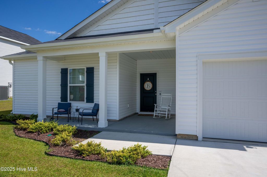 Photo of 173 N Squires Run Lane, Richlands, NC 28574 (MLS # 100529140)