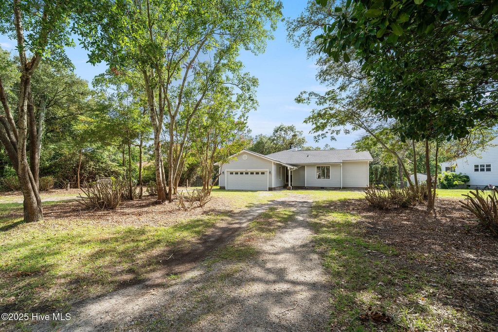 Photo of 710 Summit Road, Southport, NC 28461 (MLS # 100522130)