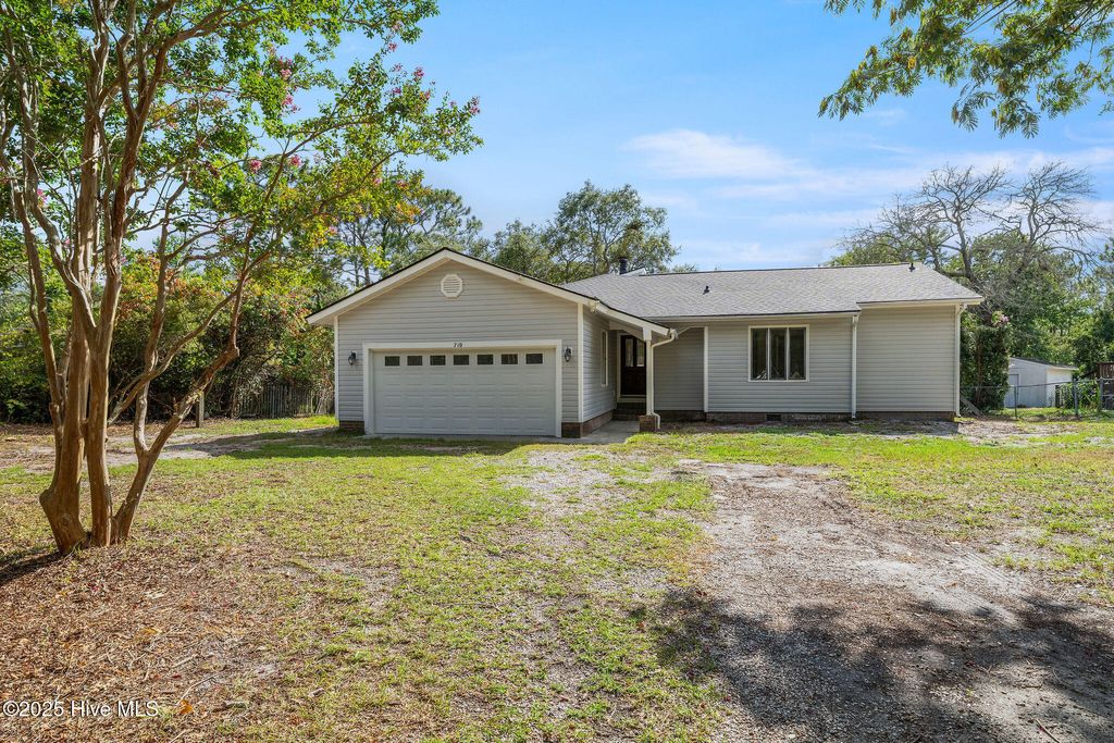 Photo of 710 Summit Road, Southport, NC 28461 (MLS # 100522130)