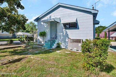 Tiny photo for 1121 S 6th Street, Wilmington, NC 28401 (MLS # 100593844)