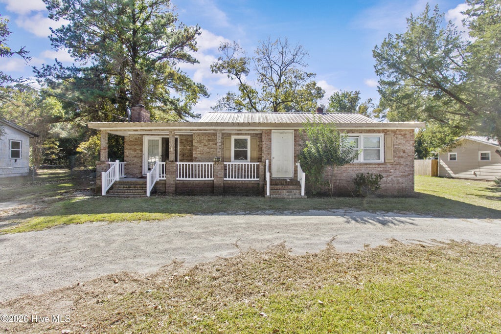 Photo of 1915 Davis Street, New Bern, NC 28562 (MLS # 100613408)