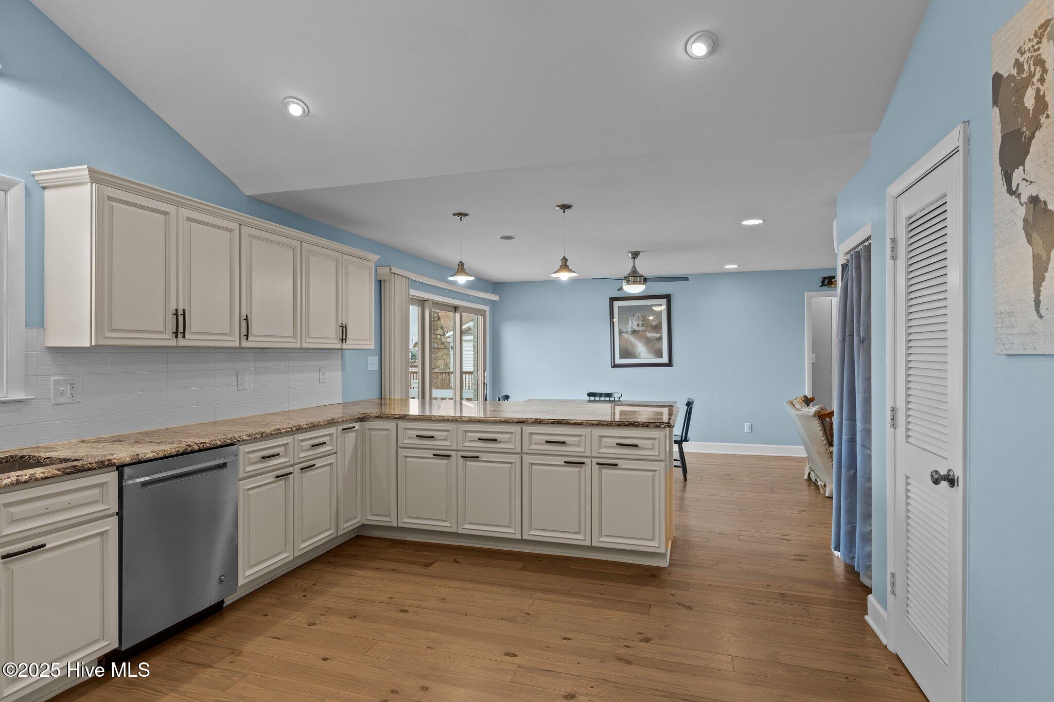 247 Bayview Boulevard