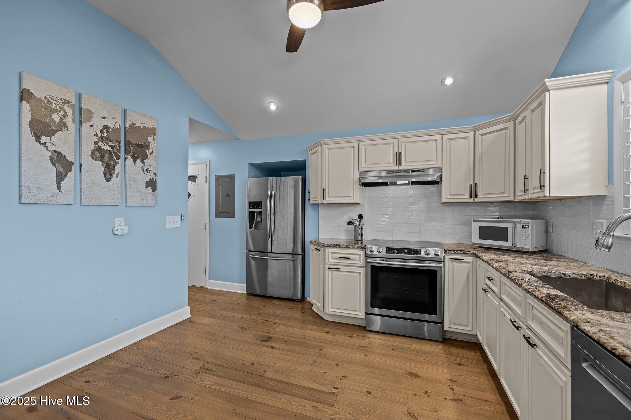 247 Bayview Boulevard