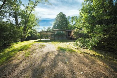 Homes For Sale - 660 Mountain Top Road<br/> Cherokee County, Marble, NC 28905