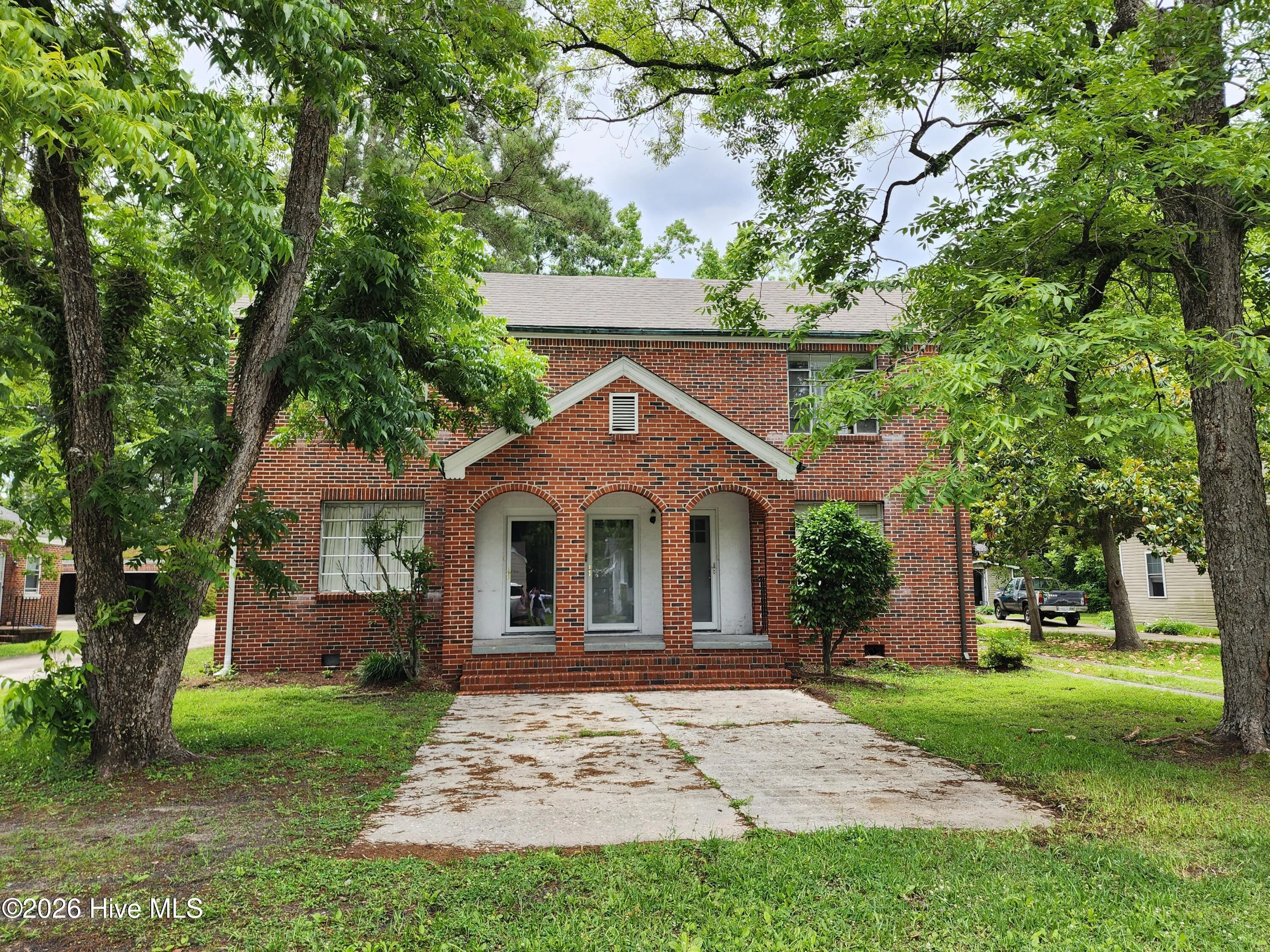 112 E Calhoun Street