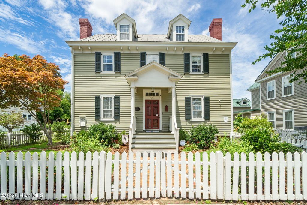 Photo of 804 Pollock Street, New Bern, NC 28562 (MLS # 100564243)