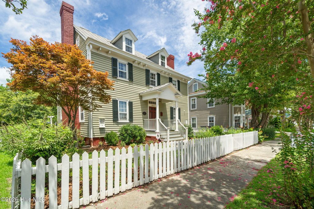 Photo of 804 Pollock Street, New Bern, NC 28562 (MLS # 100564243)