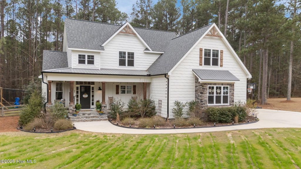Photo of 68 Cardinal Drive, Whispering Pines, NC 28327 (MLS # 100559636)