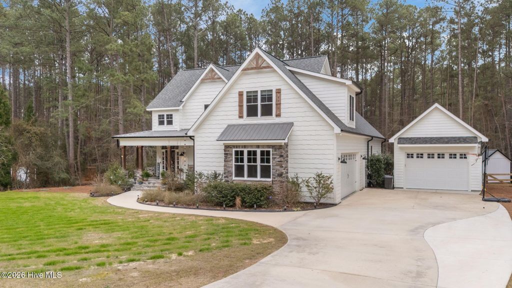 Photo of 68 Cardinal Drive, Whispering Pines, NC 28327 (MLS # 100559636)