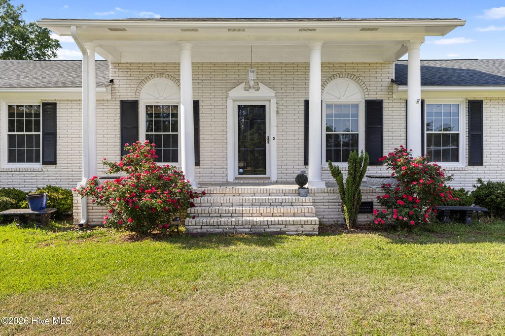 Photo of 1600 Nc Hy 53 W, Burgaw, NC 28425 (MLS # 100569897)