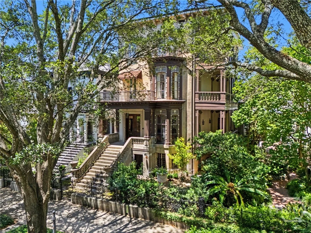 110 W Gaston Street