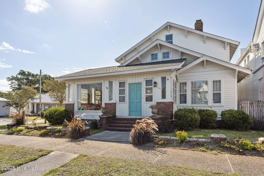 Photo of 1101 Arendell Street, Morehead City, NC 28557 (MLS # 100534217)