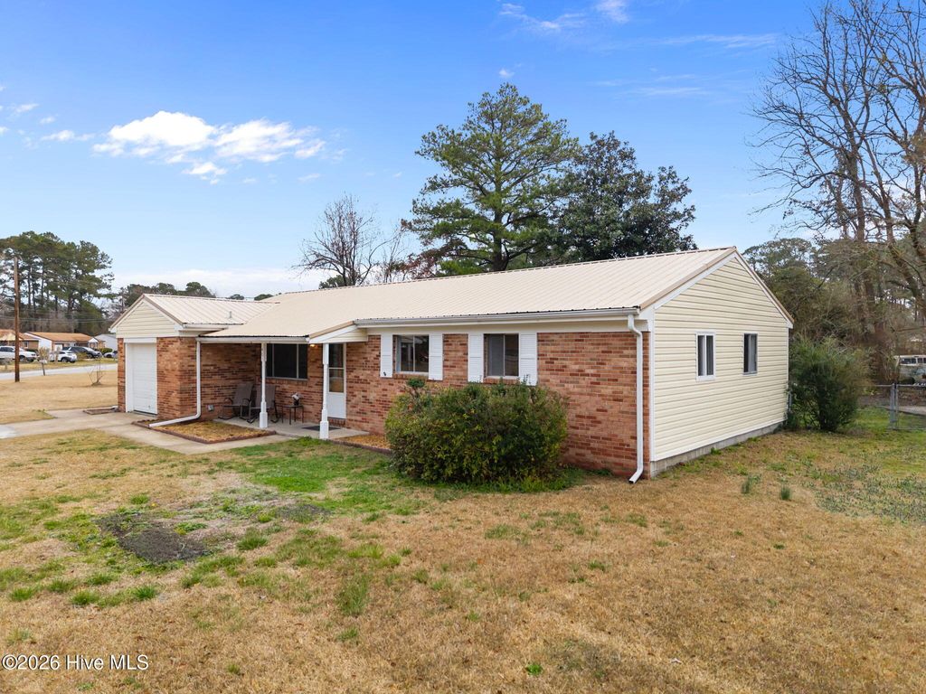 Photo of 401 Ramsey Drive, Jacksonville, NC 28540 (MLS # 100559433)