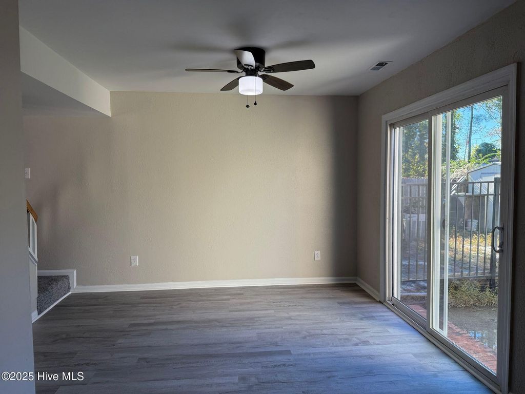 Photo of 207 Myrtlewood Circle, Jacksonville, NC 28546 (MLS # 100540025)