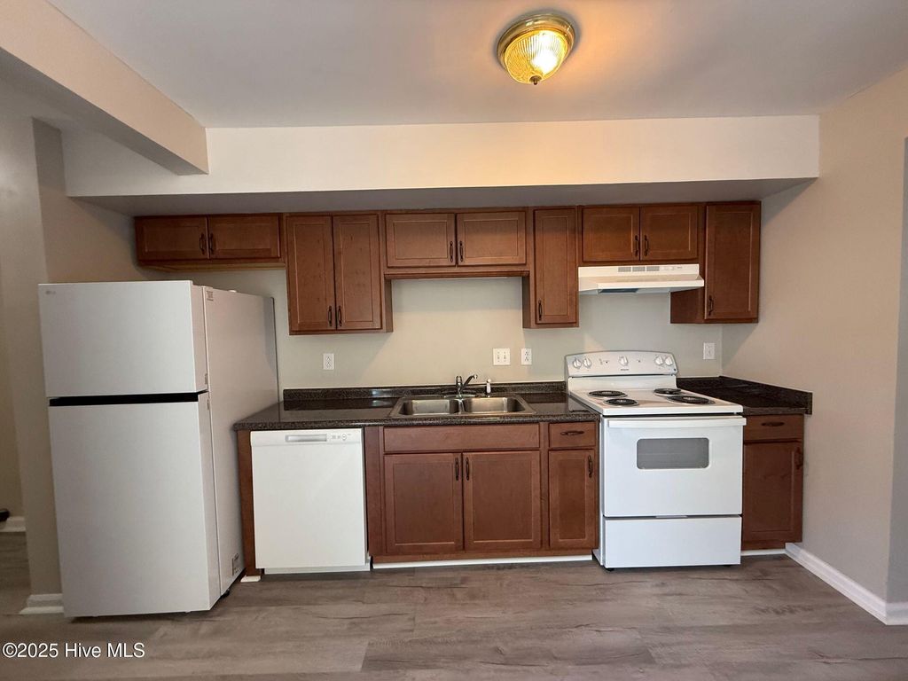 Photo of 207 Myrtlewood Circle, Jacksonville, NC 28546 (MLS # 100540025)