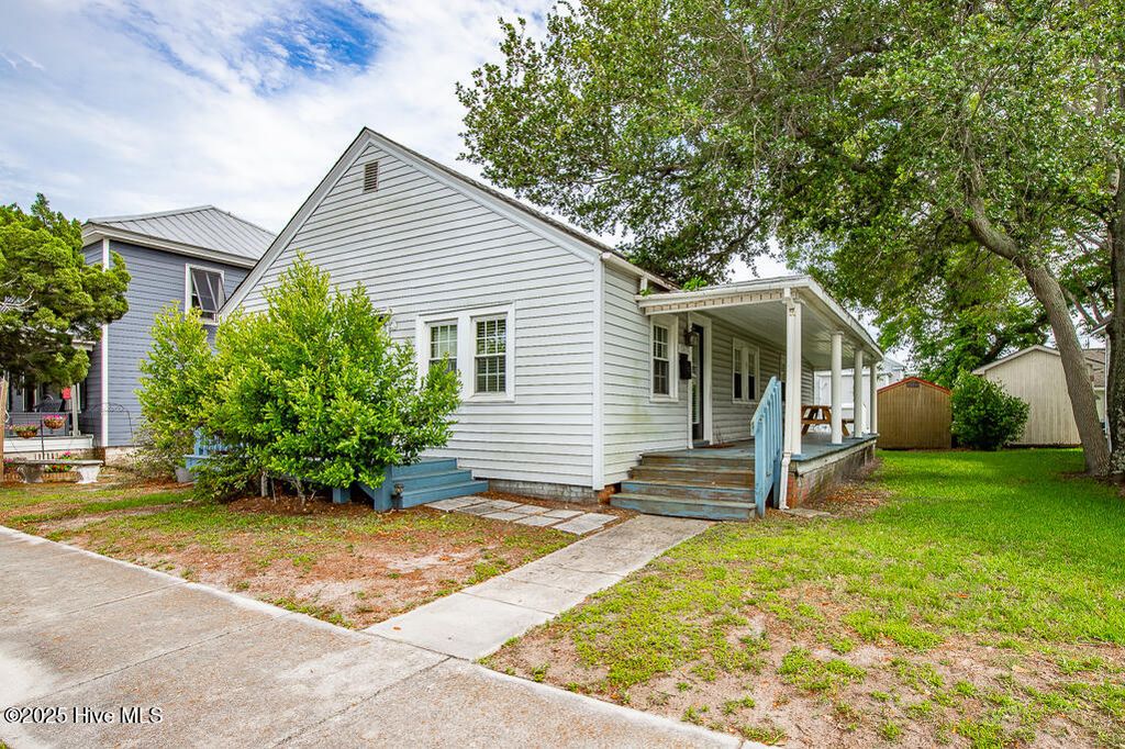 Photo of 1407 Arendell Street, Morehead City, NC 28557 (MLS # 100547658)