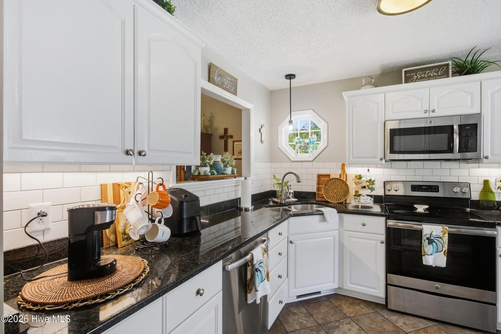 Photo of 1709 Candlewood Lane, New Bern, NC 28562 (MLS # 100601145)