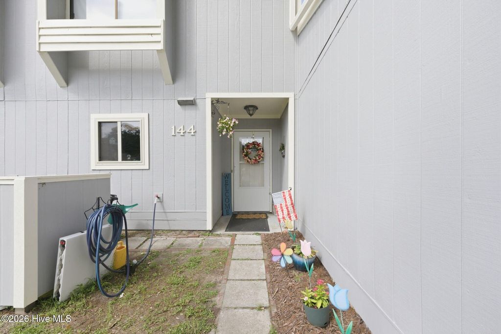Photo of 144 Quarterdeck Townhouses, New Bern, NC 28562 (MLS # 100580293)