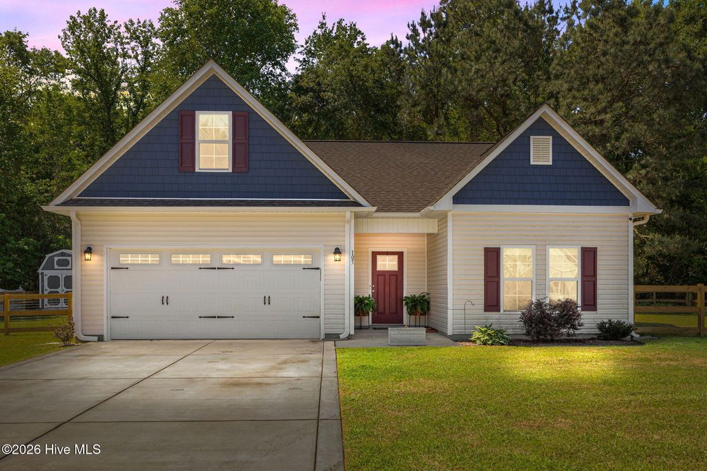 Photo of 105 Cottle Court, Richlands, NC 28574 (MLS # 100569274)